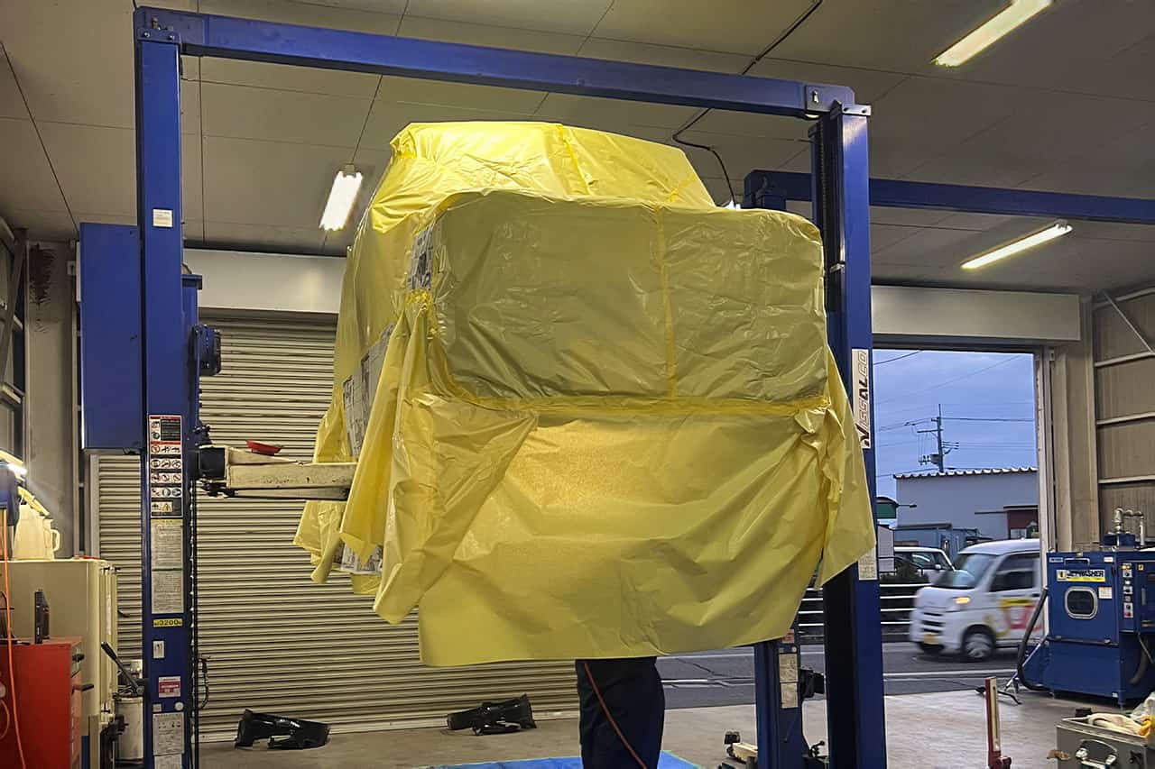 下廻り防錆加工をしている様子